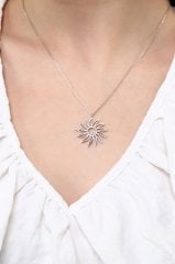 HOPIA MODEL GÜNEŞ FİGÜRLÜ PIRLANTALI GÜMÜŞ  KOLYE