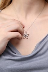 HOPIA MODEL NERGİS FİGÜRLÜ PIRLANTALI GÜMÜŞ KOLYE