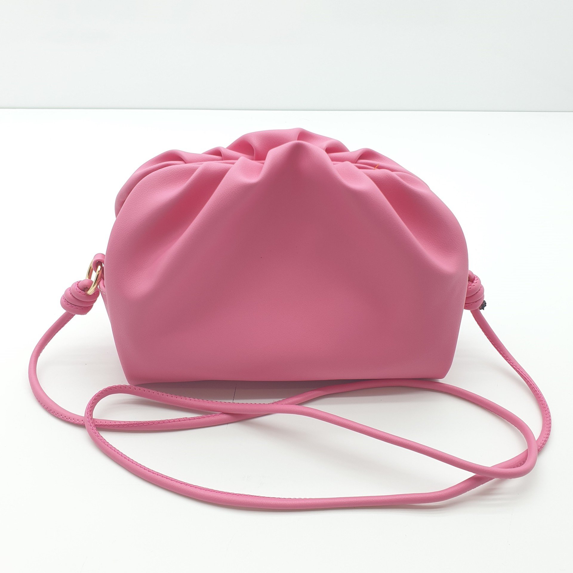 PINA MODEL Pembe